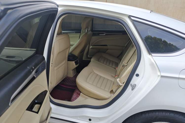 Used Ford Mondeo 2013 2.0L GTDi 200 Luxury Model Left Rear Seat