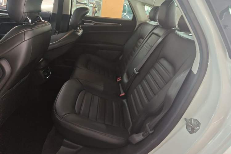 Used Ford Mondeo 2013 2.0L GTDi 200 Luxury Model Left Rear Seat