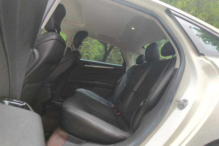 Used Ford Mondeo 2013 2.0L GTDi240 Luxury Sport Model Left Rear Seat