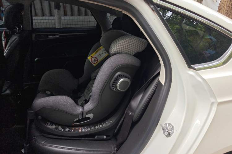 Used Ford Mondeo 2013 2.0L GTDi 200 Luxury Model Left Rear Seat