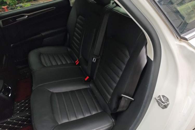 Used Ford Mondeo 2013 2.0L GTDi 200 Fashion Edition Left Rear Seat