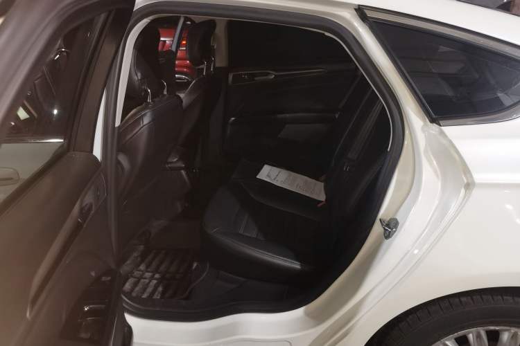 Used Ford Mondeo 2013 2.0L GTDi 200 Luxury Model Left Rear Seat