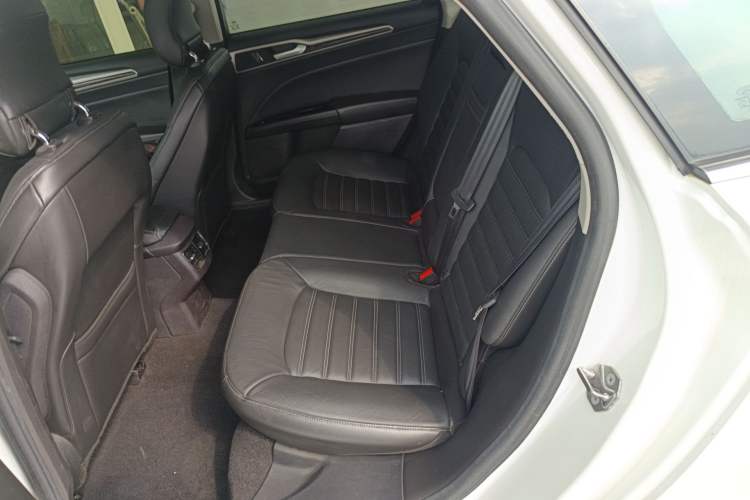 Used Ford Mondeo 2013 2.0L GTDi 200 Fashion Edition Left Rear Seat