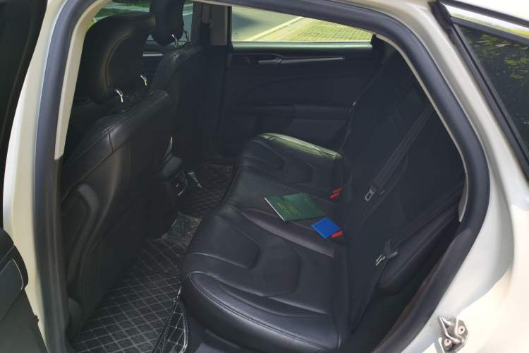 Used Ford Mondeo 2013 2.0L GTDi240 Luxury Sport Model Left Rear Seat