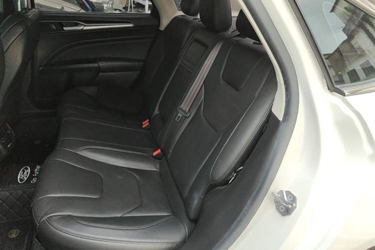 Used Ford Mondeo 2013 2.0L GTDi240 Luxury Sport Model Left Rear Seat