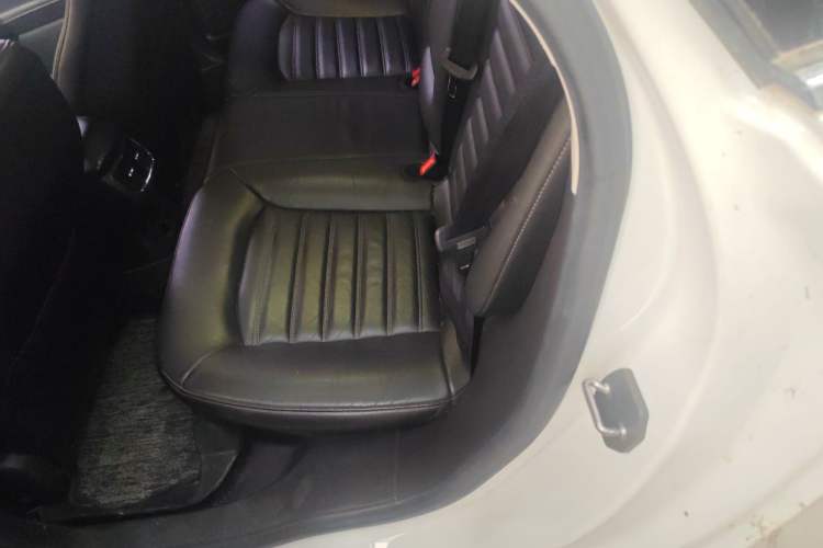 Used Ford Mondeo 2013 2.0L GTDi 200 Fashion Edition Left Rear Seat