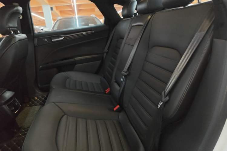 Used Ford Mondeo 2013 2.0L GTDi 200 Fashion Edition Left Rear Seat