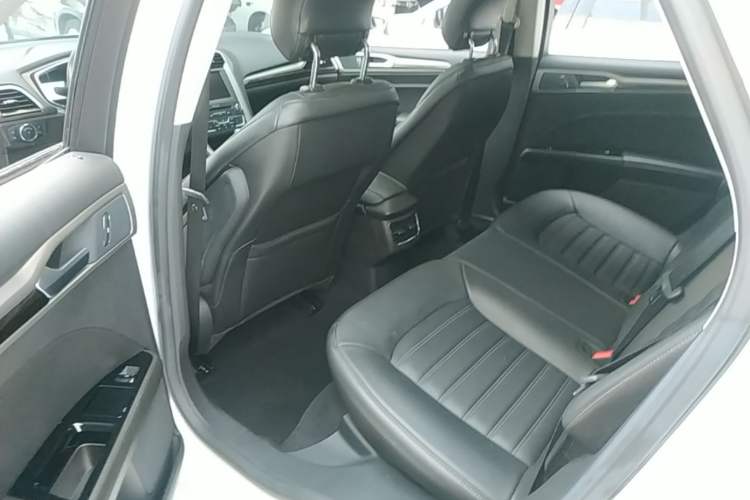 Used Ford Mondeo 2013 2.0L GTDi 200 Luxury Model Left Rear Seat