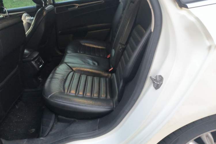 Used Ford Mondeo 2013 2.0L GTDi 200 Fashion Edition Left Rear Seat