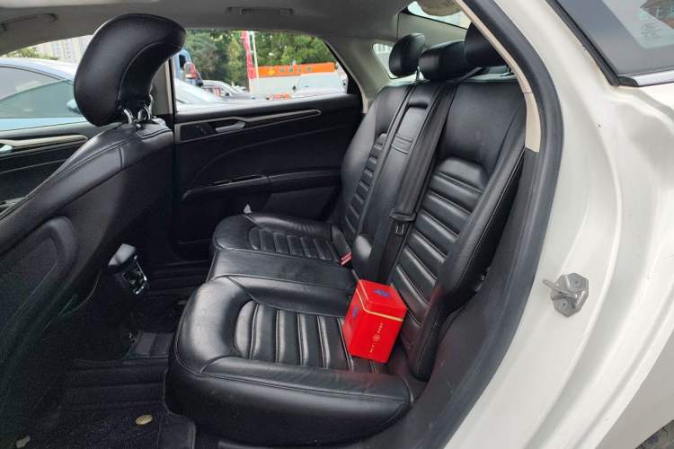 Used Ford Mondeo 2013 2.0L GTDi 200 Luxury Model Left Rear Seat