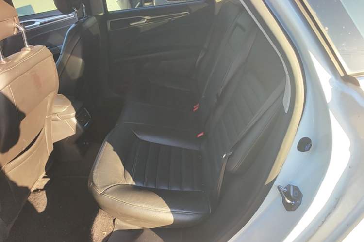 Used Ford Mondeo 2013 2.0L GTDi 200 Fashion Edition Left Rear Seat