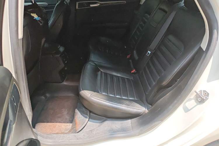 Used Ford Mondeo 2013 2.0L GTDi 200 Luxury Model Left Rear Seat