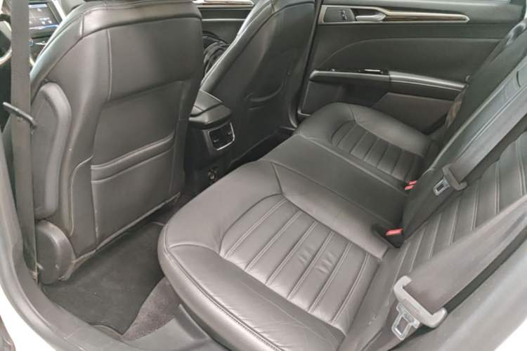 Used Ford Mondeo 2013 2.0L GTDi 200 Luxury Model Left Rear Seat