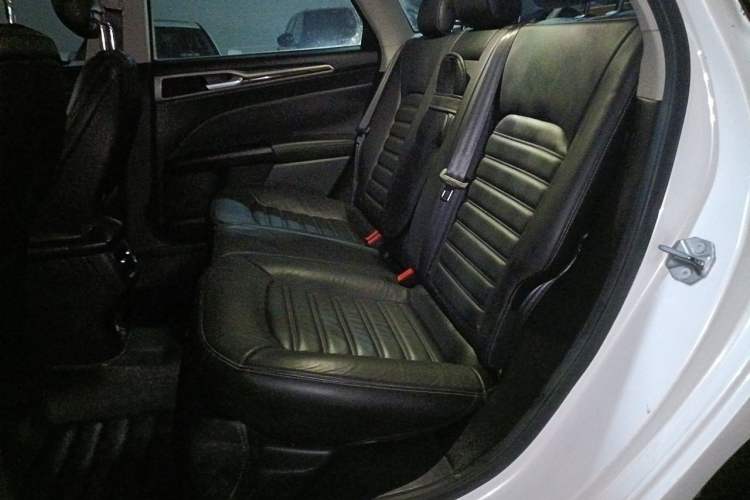 Used Ford Mondeo 2013 2.0L GTDi 200 Luxury Model Left Rear Seat