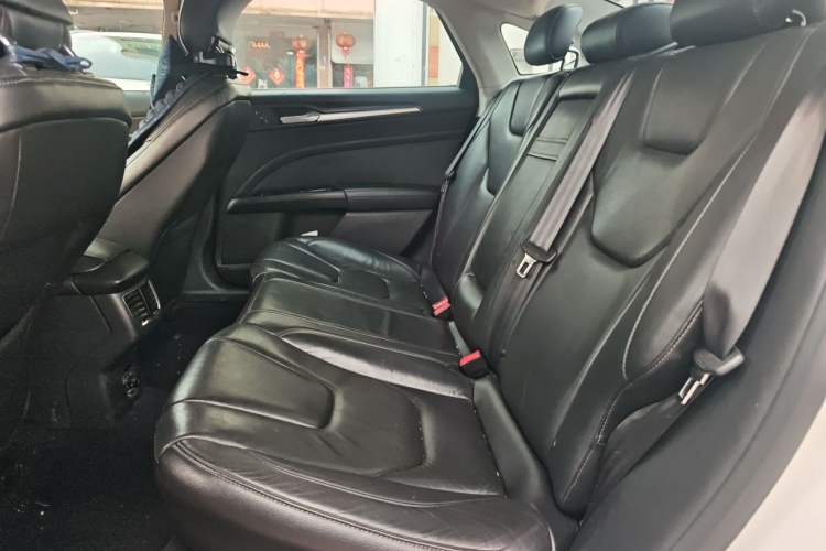 Used Ford Mondeo 2013 2.0L GTDi240 Luxury Sport Model Left Rear Seat