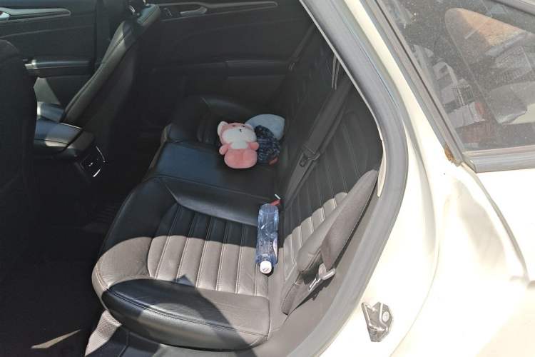 Used Ford Mondeo 2013 2.0L GTDi 200 Luxury Model Left Rear Seat