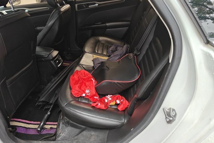 Used Ford Mondeo 2013 2.0L GTDi 200 Fashion Edition Left Rear Seat