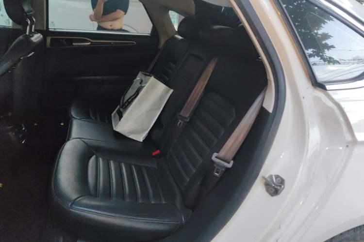 Used Ford Mondeo 2013 2.0L GTDi 200 Fashion Edition Left Rear Seat