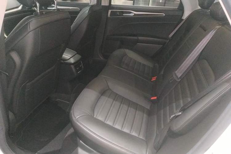 Used Ford Mondeo 2013 2.0L GTDi 200 Luxury Model Left Rear Seat