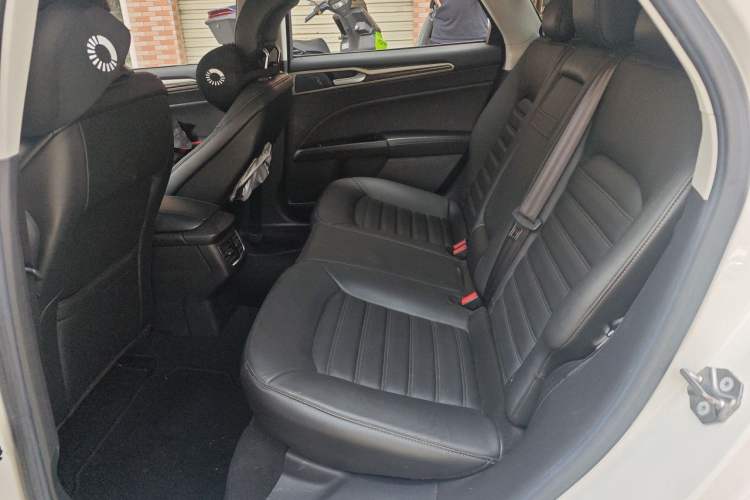 Used Ford Mondeo 2013 2.0L GTDi 200 Fashion Edition Left Rear Seat