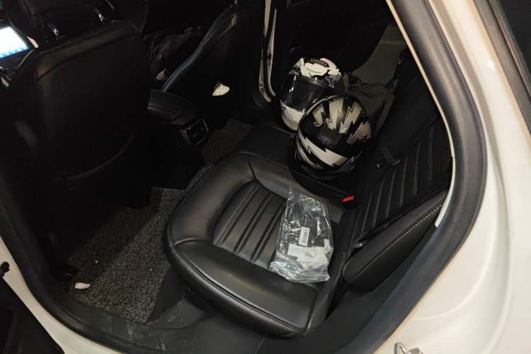 Used Ford Mondeo 2013 2.0L GTDi 200 Fashion Edition Left Rear Seat