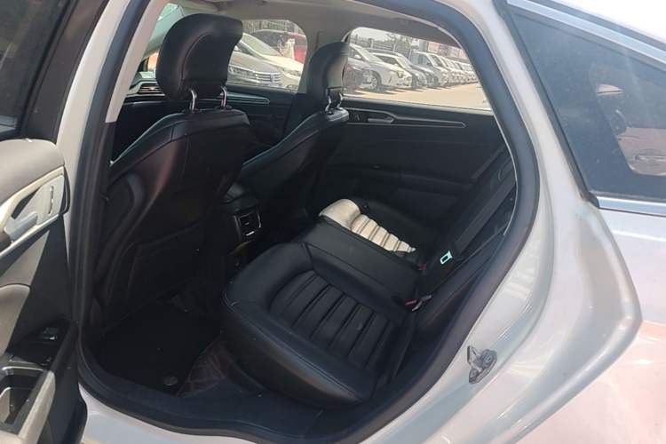 Used Ford Mondeo 2013 2.0L GTDi 200 Fashion Edition Left Rear Seat