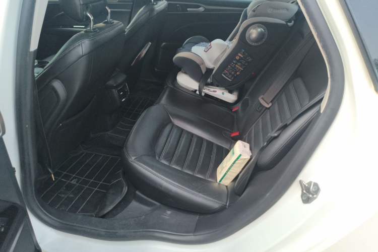 Used Ford Mondeo 2013 2.0L GTDi 200 Luxury Model Left Rear Seat