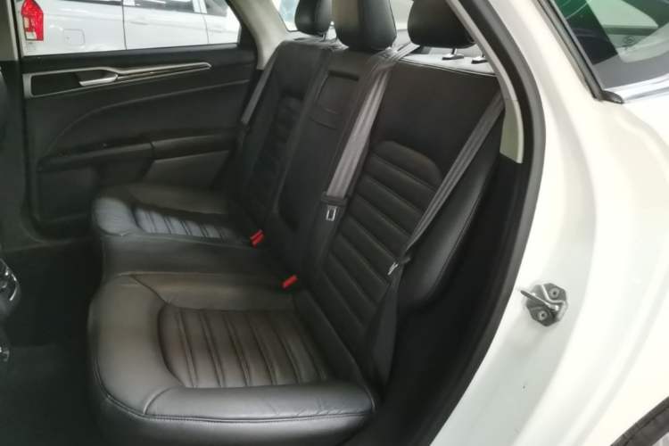 Used Ford Mondeo 2013 2.0L GTDi 200 Fashion Edition Left Rear Seat