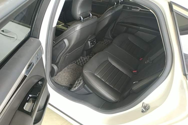Used Ford Mondeo 2013 2.0L GTDi 200 Fashion Edition Left Rear Seat