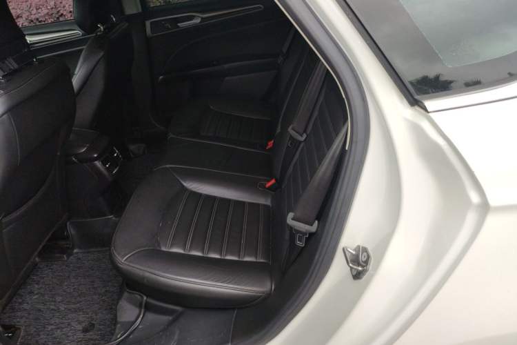 Used Ford Mondeo 2013 2.0L GTDi 200 Luxury Model Left Rear Seat