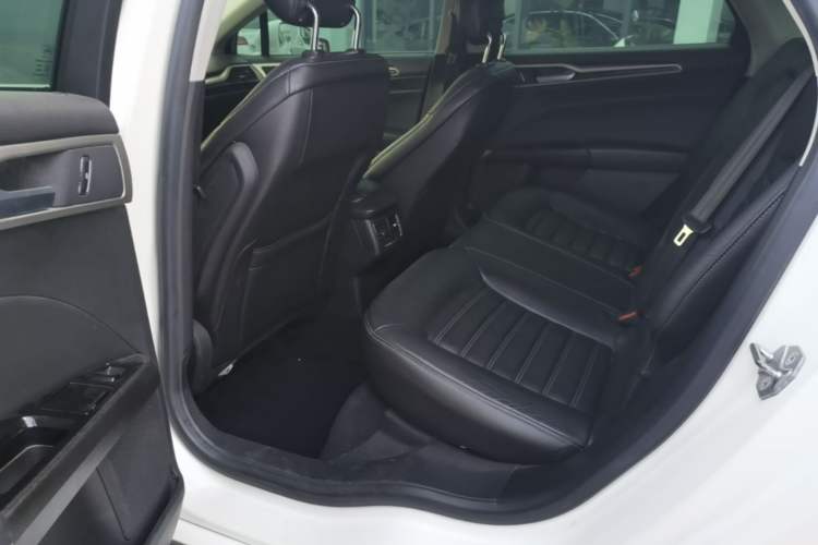 Used Ford Mondeo 2013 2.0L GTDi 200 Fashion Edition Left Rear Seat