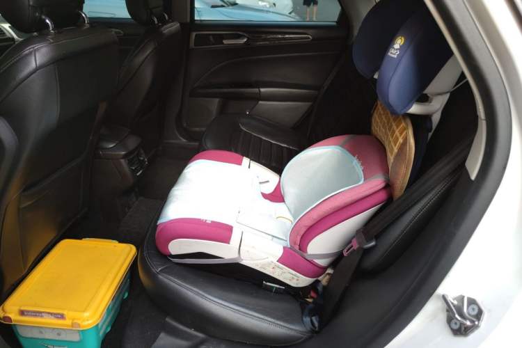 Used Ford Mondeo 2013 2.0L GTDi 200 Fashion Edition Left Rear Seat
