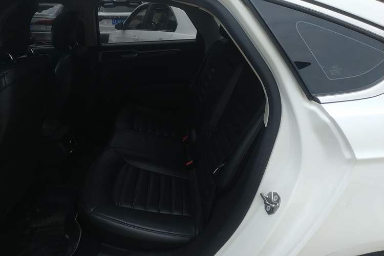 Used Ford Mondeo 2013 2.0L GTDi 200 Luxury Model Left Rear Seat