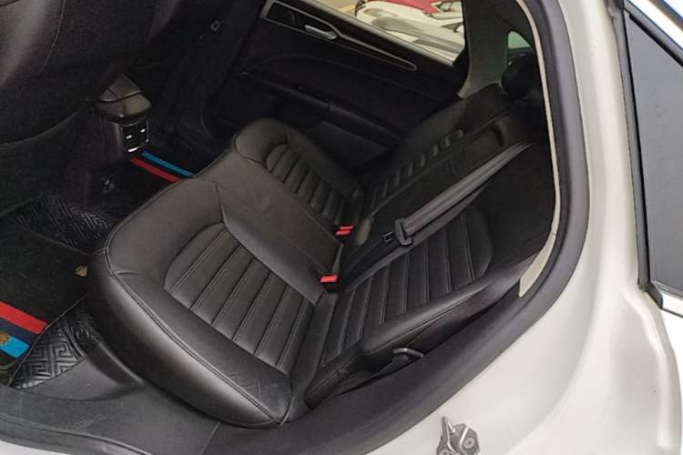 Used Ford Mondeo 2013 2.0L GTDi 200 Luxury Model Left Rear Seat