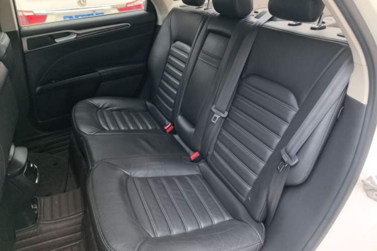 Used Ford Mondeo 2013 2.0L GTDi 200 Fashion Edition Left Rear Seat