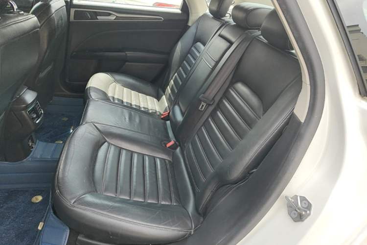 Used Ford Mondeo 2013 2.0L GTDi 200 Fashion Edition Left Rear Seat