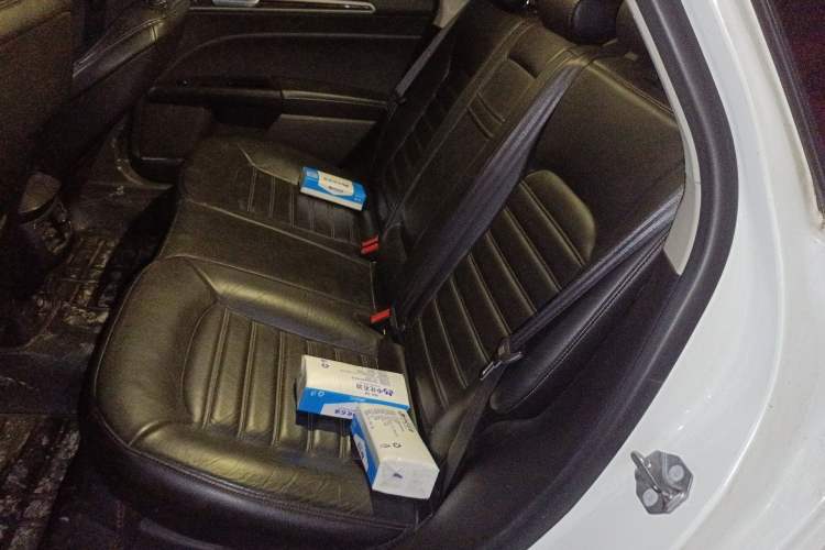 Used Ford Mondeo 2013 2.0L GTDi 200 Fashion Edition Left Rear Seat