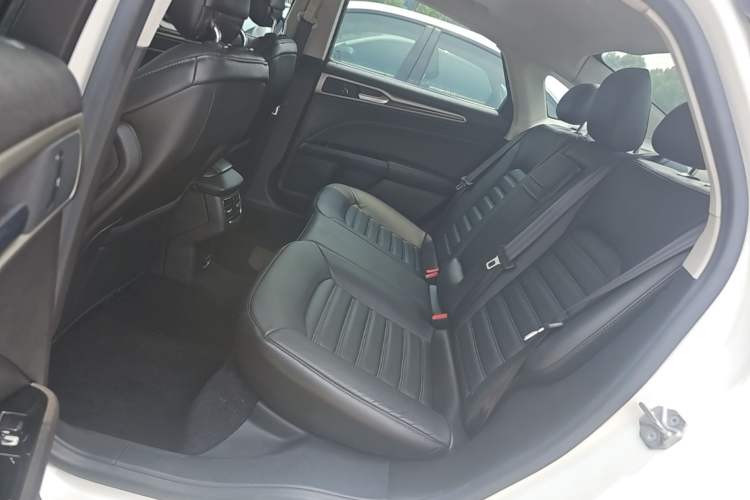 Used Ford Mondeo 2013 2.0L GTDi 200 Luxury Model Left Rear Seat
