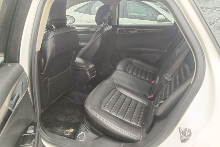 Used Ford Mondeo 2013 2.0L GTDi 200 Fashion Edition Left Rear Seat