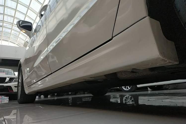 Used Ford Mondeo 2013 2.0L GTDi 200 Luxury Model Left Side Sill
