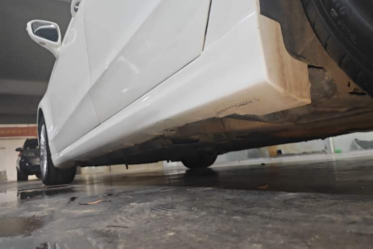 Used Ford Mondeo 2013 2.0L GTDi 200 Luxury Model Left Side Sill