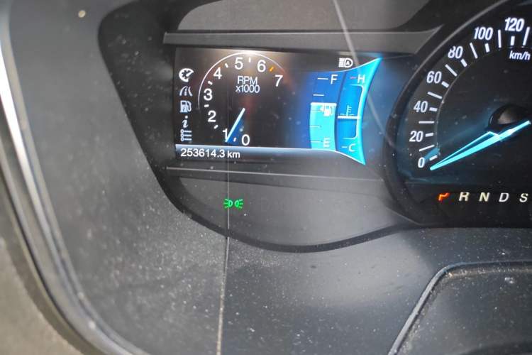 Used Ford Mondeo 2013 2.0L GTDi 200 Luxury Model Odometer Close Up