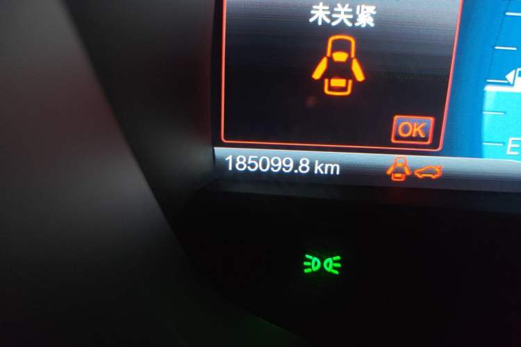 Used Ford Mondeo 2013 2.0L GTDi 200 Luxury Model Odometer Close Up