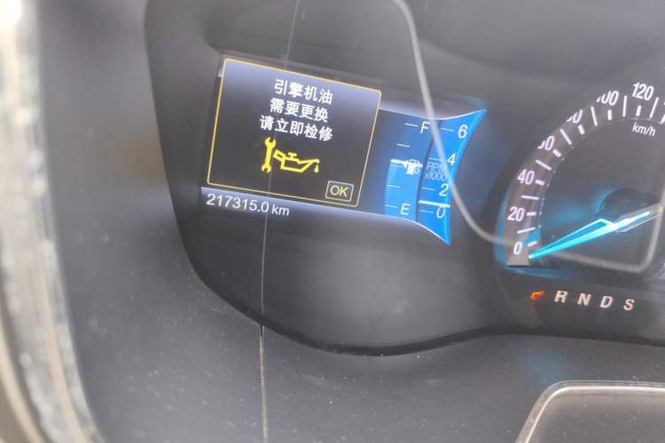 Used Ford Mondeo 2013 2.0L GTDi 200 Luxury Model Odometer Close Up