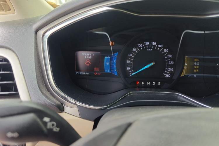 Used Ford Mondeo 2013 2.0L GTDi 200 Luxury Model Odometer Close Up