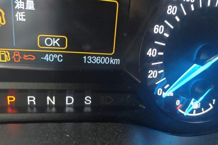 Used Ford Mondeo 2013 2.0L GTDi 200 Luxury Model Odometer Close Up