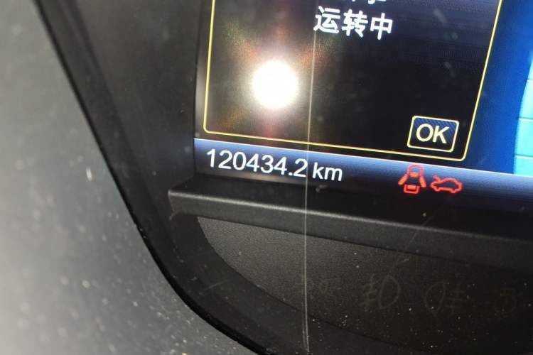 Used Ford Mondeo 2013 2.0L GTDi 200 Luxury Model Odometer Close Up