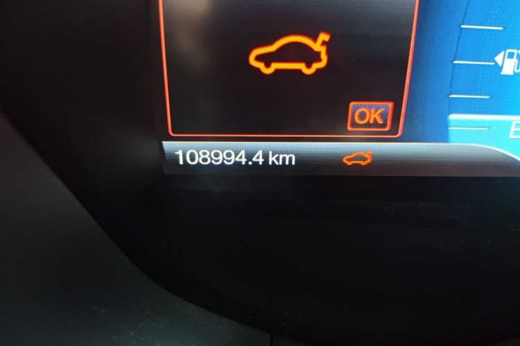 Used Ford Mondeo 2013 2.0L GTDi 200 Luxury Model Odometer Close Up