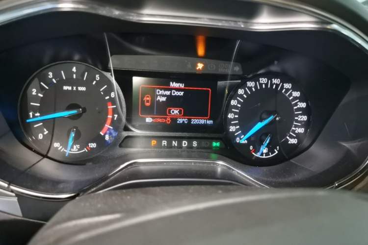 Used Ford Mondeo 2013 2.0L GTDi 200 Fashion Edition Odometer Close Up