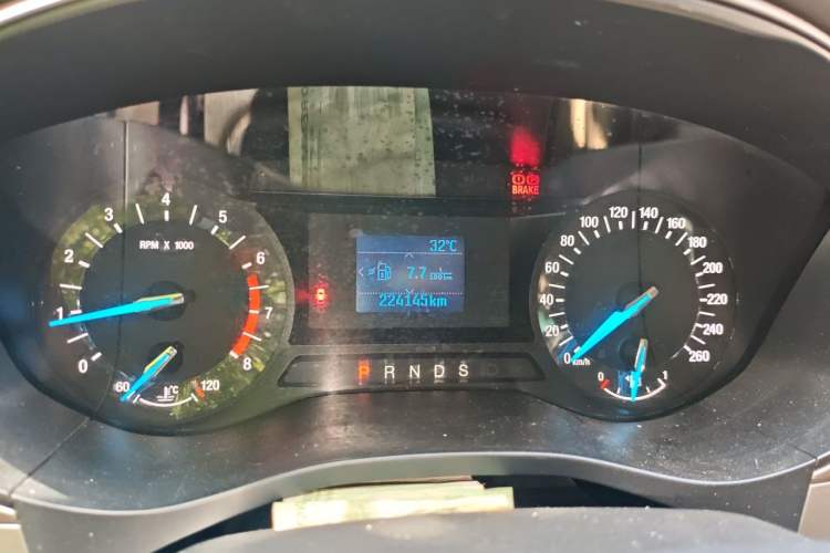 Used Ford Mondeo 2013 1.5L GTDi180 Comfort Model Odometer Close Up